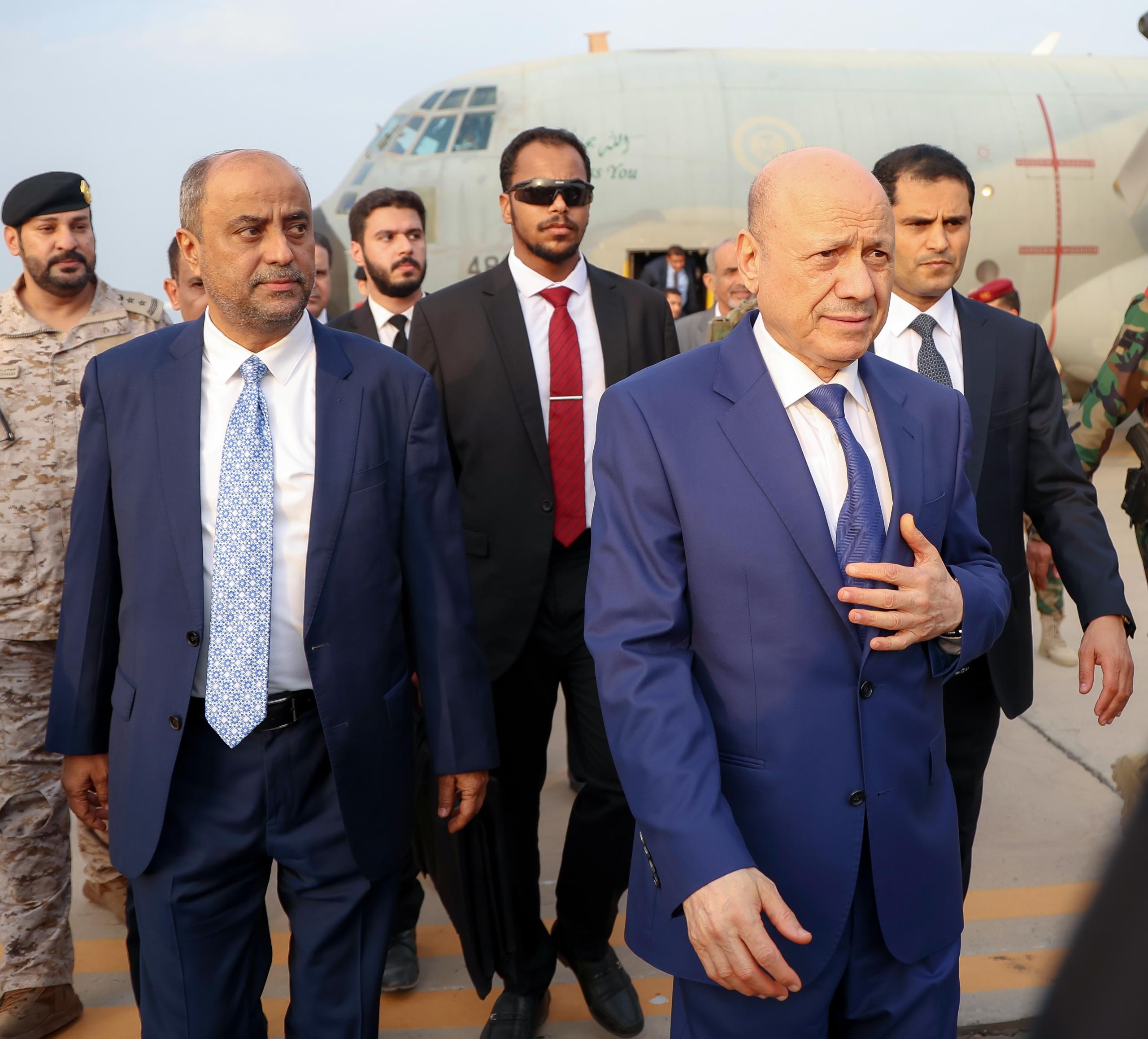 العليمي يصل إلى عدن بعد جولة خارجية مثمرة شملت موسكو وبغداد والرياض