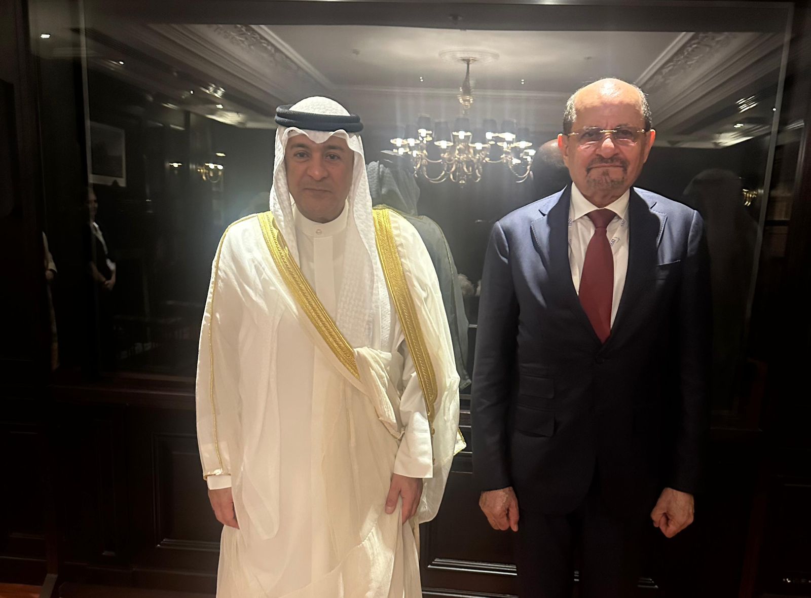 الزنداني يبحث مع أمين عام مجلس التعاون جهود السلام في اليمن على هامش “حوار المنامة”