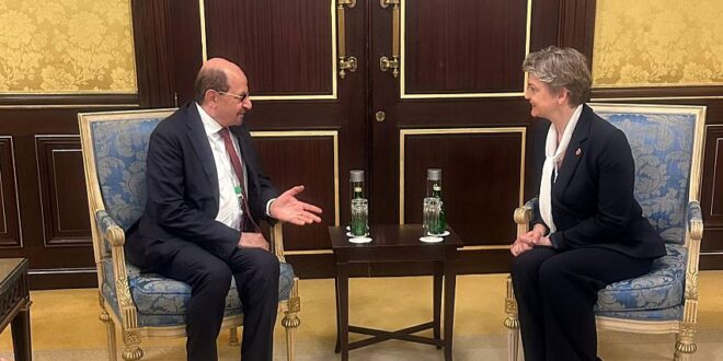 الزنداني يبحث في “حوار المنامة” تعزيز الشراكات الدولية ودعم الإصلاحات وجهود السلام في اليمن