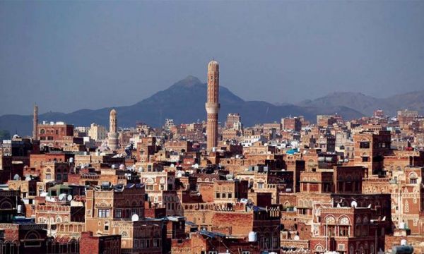 وسط أزمات متلاحقة.. شركات تجارية في صنعاء تنظم معارض تسوق قبل شهر رمضان