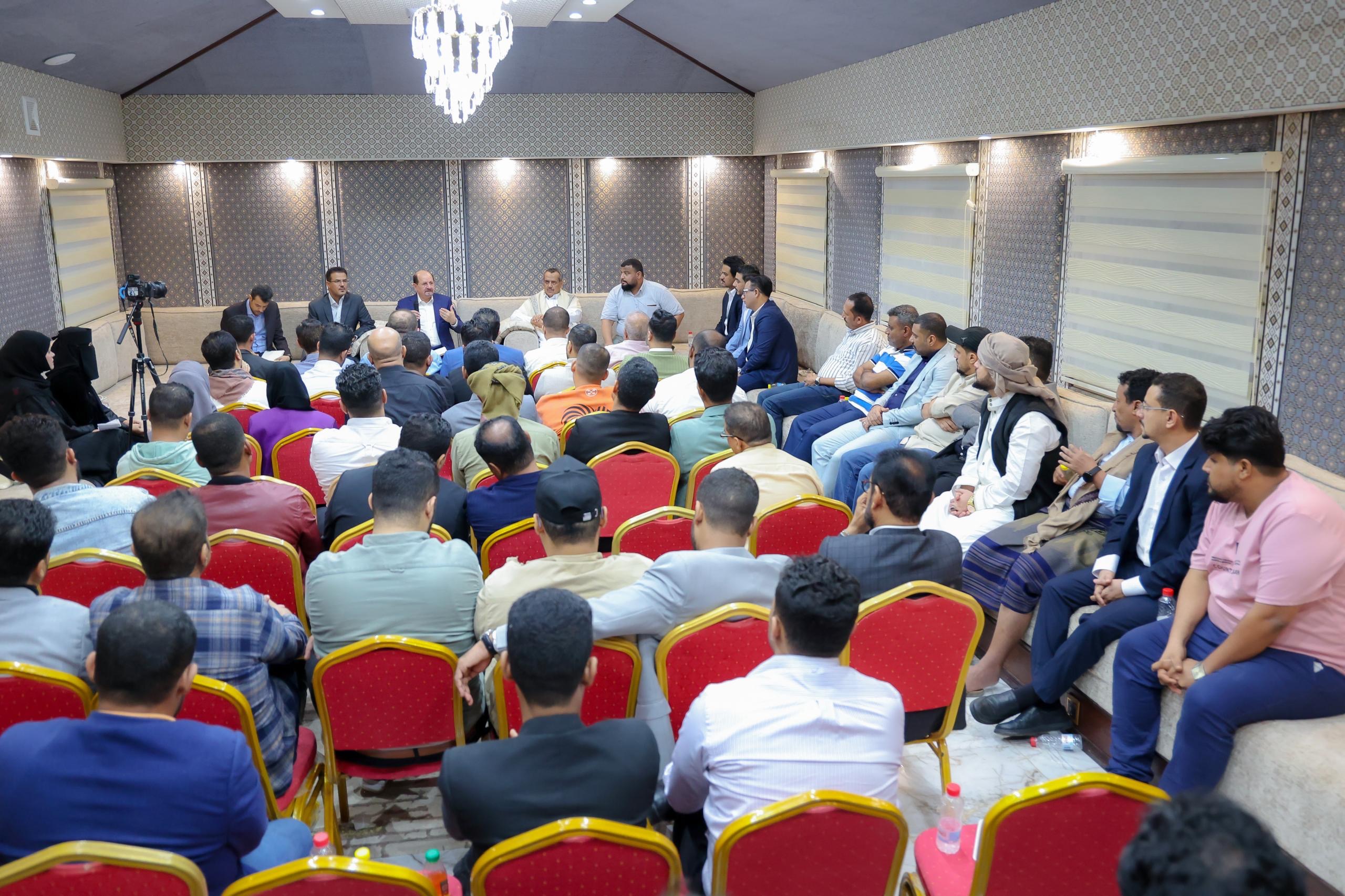 رئيس الوزراء يؤكد من عدن: شراكة أصيلة مع الإعلام ومعركة بناء الدولة تبدأ بالثقة والشفافية