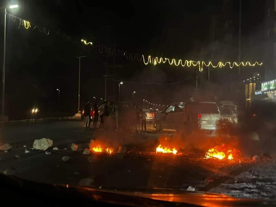 احتجاجات مستمرة في عدن بسبب انهيار خدمة الكهرباء