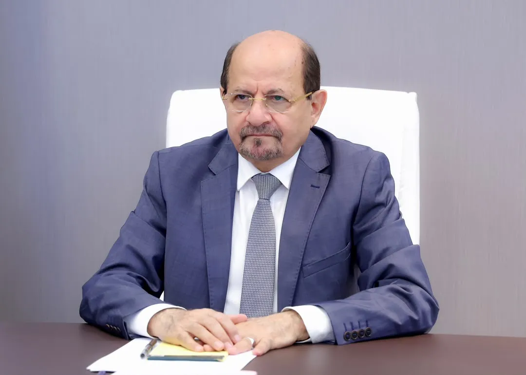 رئيس الوزراء الدكتور الزنداني يتابع معارك تعز والحديدة ويوجّه برفع الجاهزية وحماية المدنيين