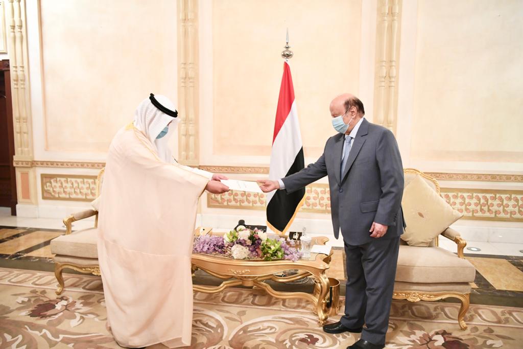 الرئيس هادي يتسلم من أمير الكويت رسالة تتعلق بجهود السلام في اليمن