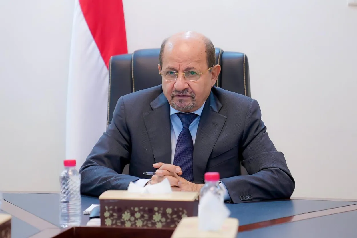 رئيس الوزراء يوجه مؤسسات الدولة بمواكبة «فجر اليمن» بخطط لاستعادة حضور الدولة