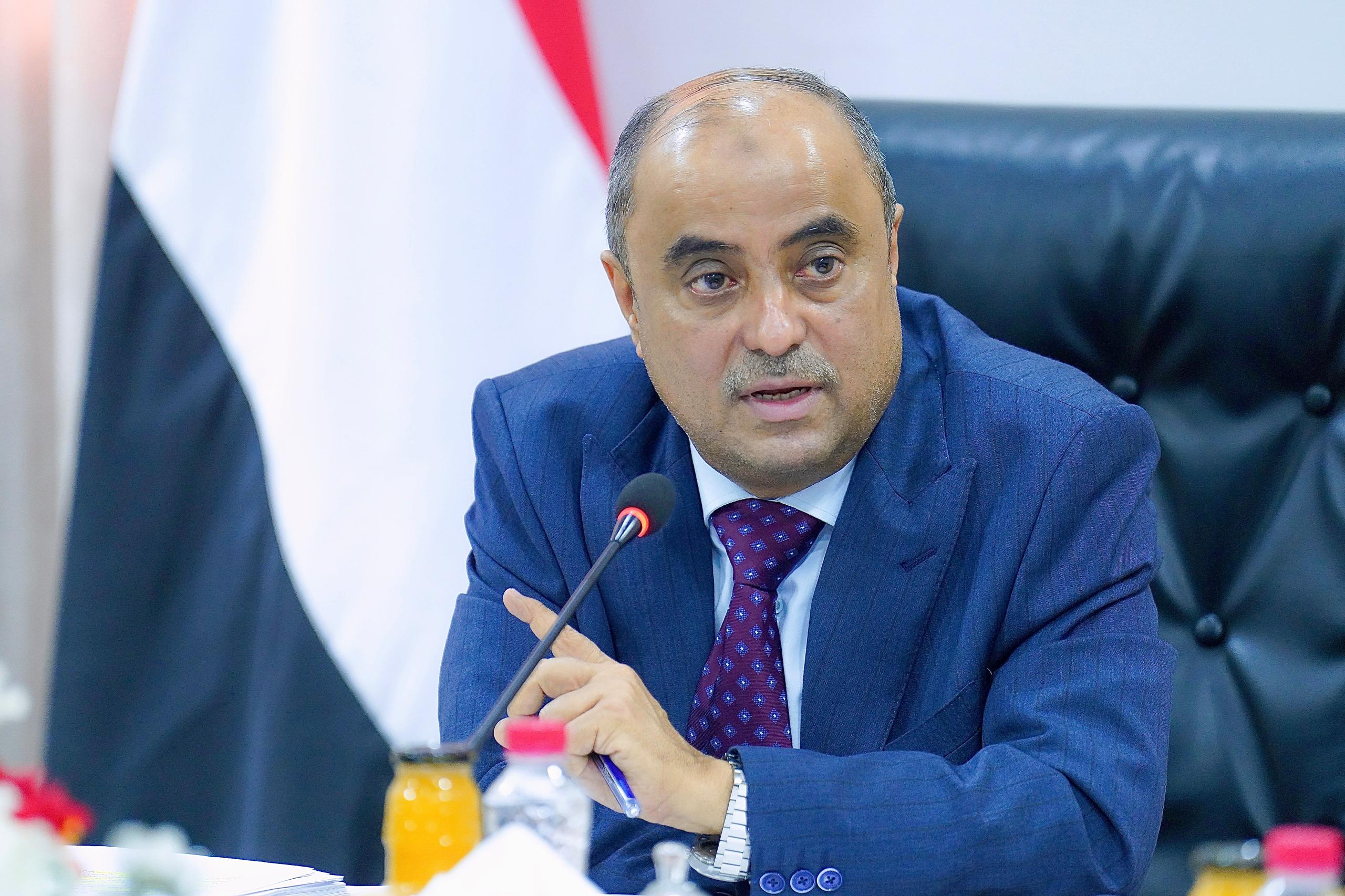 بن بريك يوجه بإجراءات عاجلة لتطبيع الأوضاع في حضرموت ومحاسبة المتورطين بالنهب