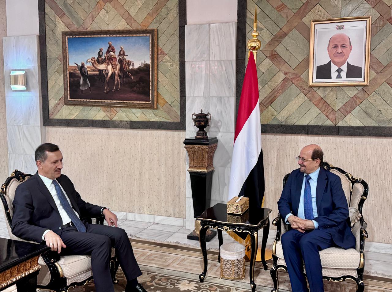 وزير الخارجية يبحث مع القائم بأعمال السفارة التركية تعزيز التعاون الثنائي بين البلدين