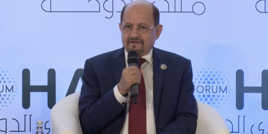 الزنداني يستعرض أزمات اليمن وفرص السلام خلال مشاركته في منتدى الدوحة