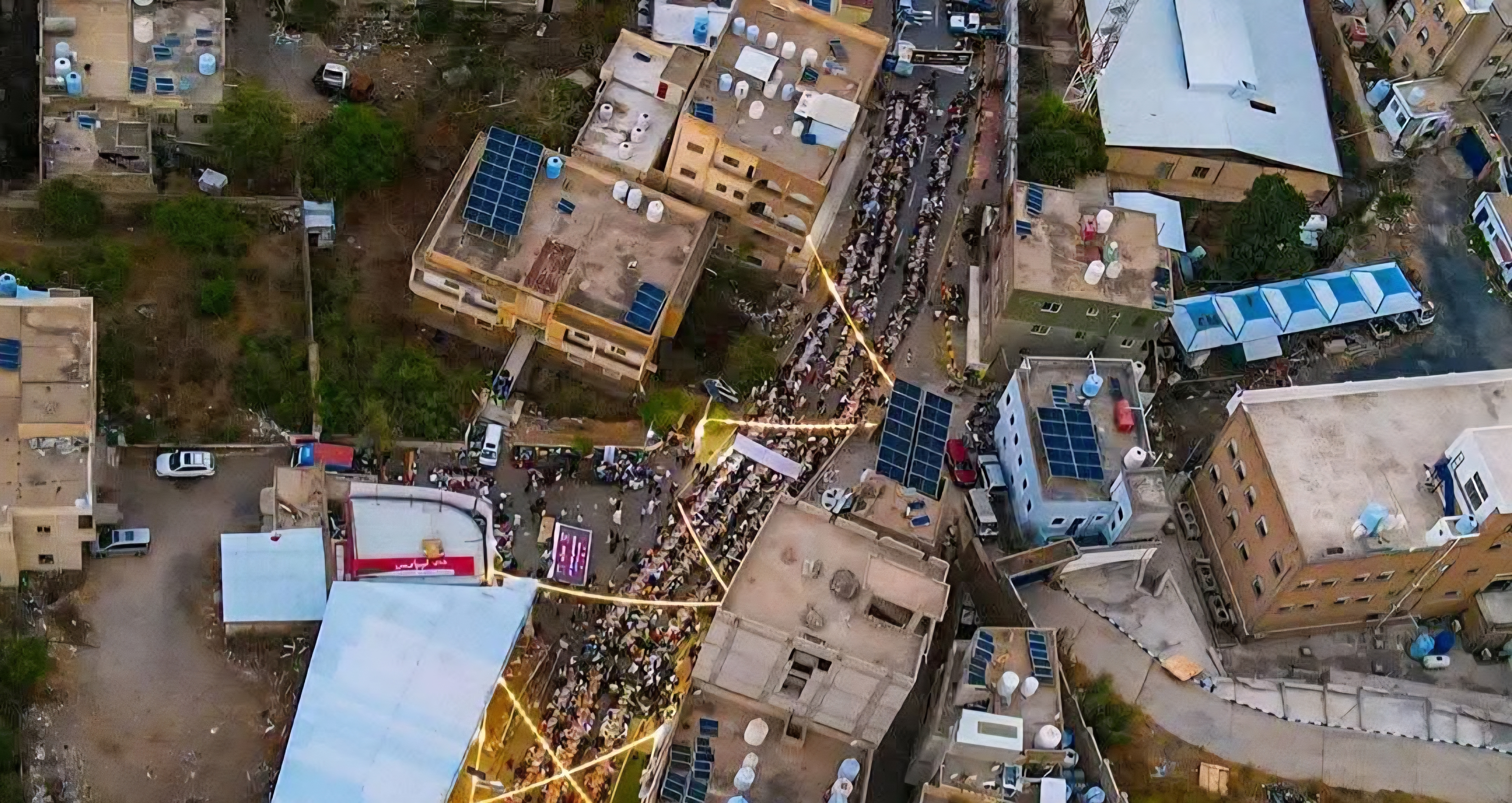 تعز تحتضن الإفطار الجماعي الرابع بمشاركة واسعة من أبناء المدينة : تعز تحتضن الإفطار الجماعي الرابع بمشاركة واسعة من أبناء المدينة