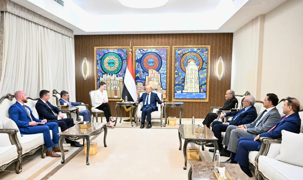 الرئيس العليمي يؤكد أهمية الشراكة مع واشنطن ويحذر من استمرار النهج التصعيدي الإيراني والحوثي
