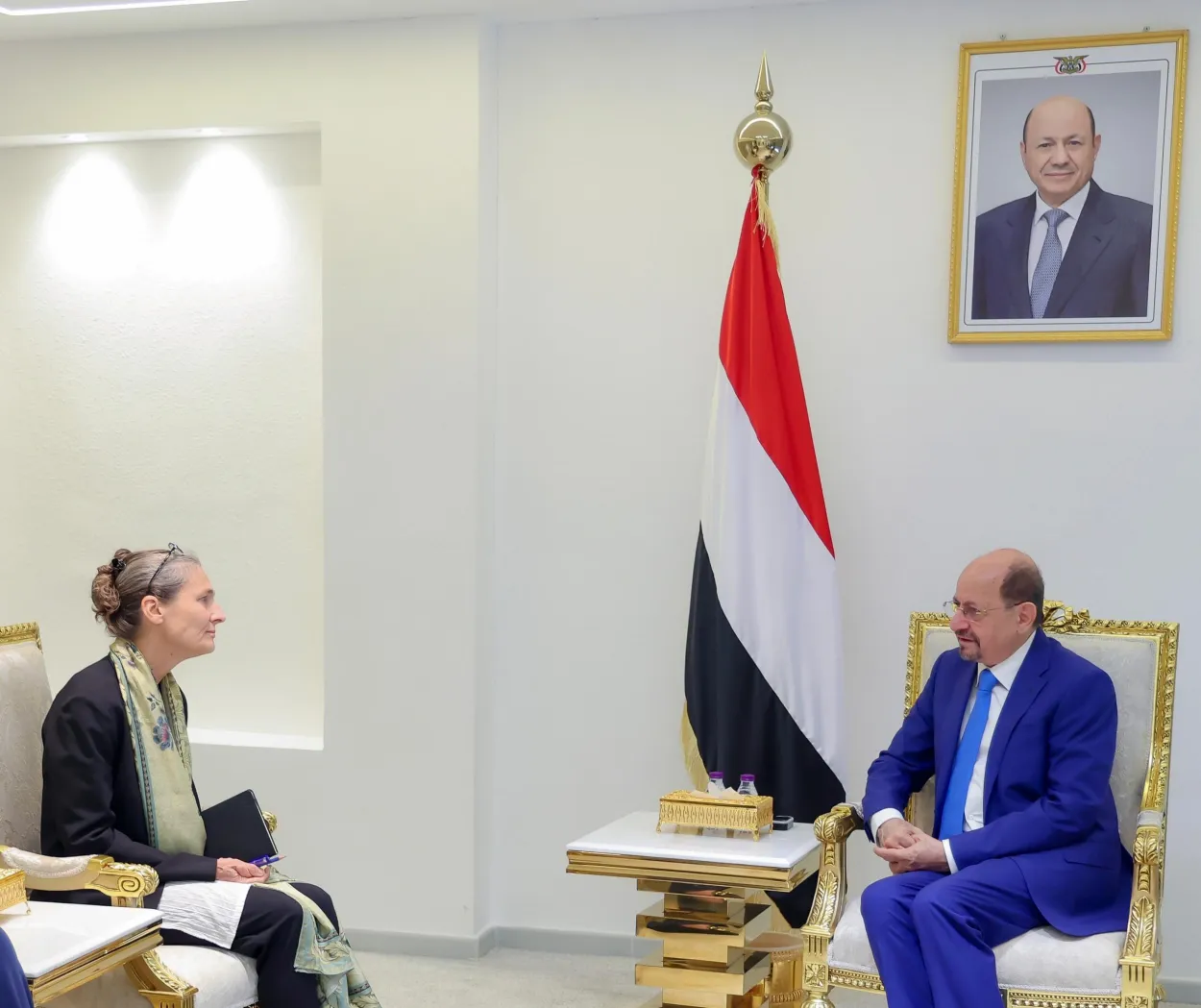 رئيس الوزراء يبحث مع السفيرة الهولندية تعزيز التعاون ودعم القطاعات الحيوية في اليمن