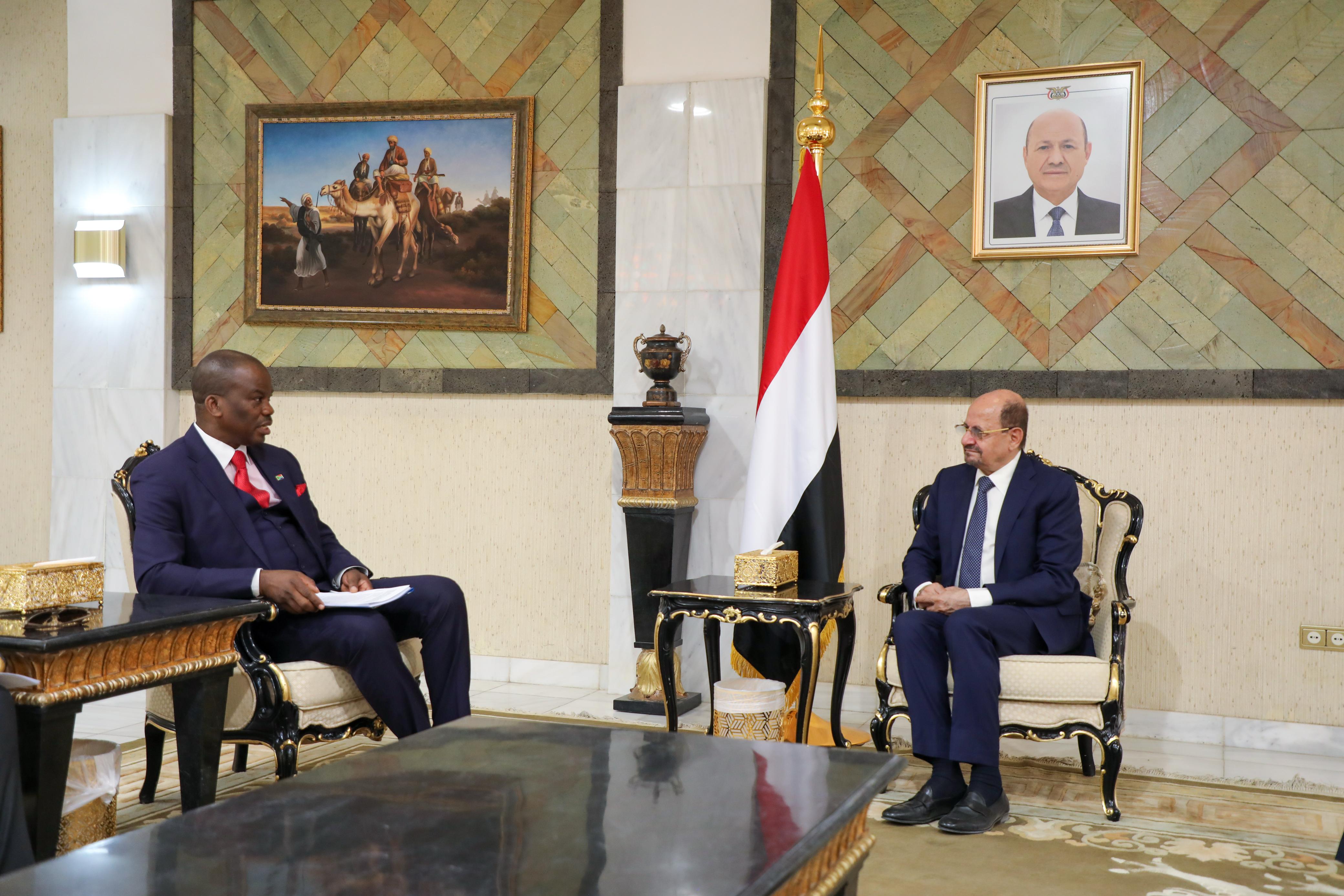 الزنداني يبحث مع سفير جنوب أفريقيا سبل تعزيز التعاون الثنائي