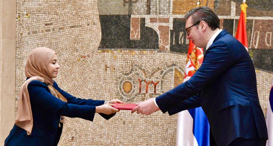 دبلوماسية يمنية تسلم أوراق اعتمادها سفيرا فوق العادة لدى صربيا 