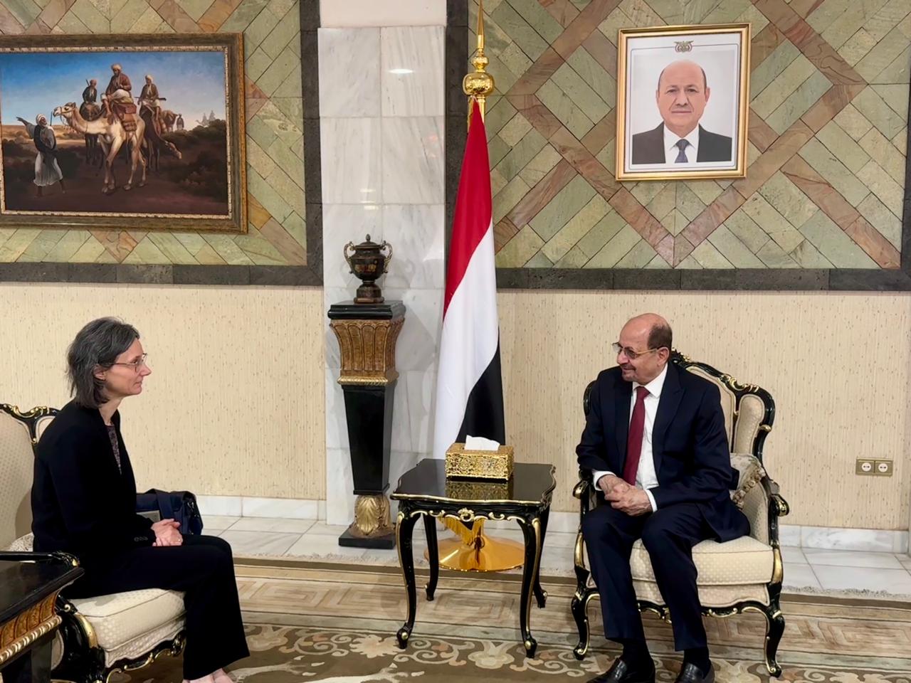 الزنداني يبحث التعاون مع فرنسا ويتسلم أوراق السفير الجورجي ويلتقي مسؤول برنامج الأغذية العالمي