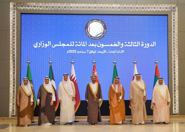 الخليج يدعو الحوثيين للاستجابة للمجلس الرئاسي بشأن حل سلمي شامل