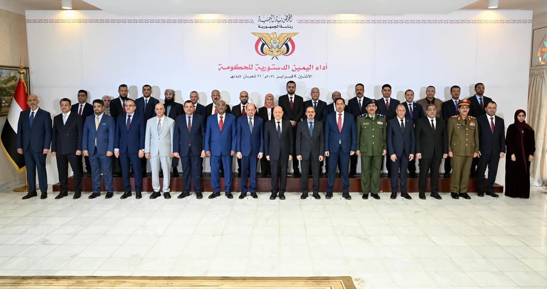 الزنداني وأعضاء حكومته يؤدون اليمين الدستورية أمام رئيس مجلس القيادة الرئاسي