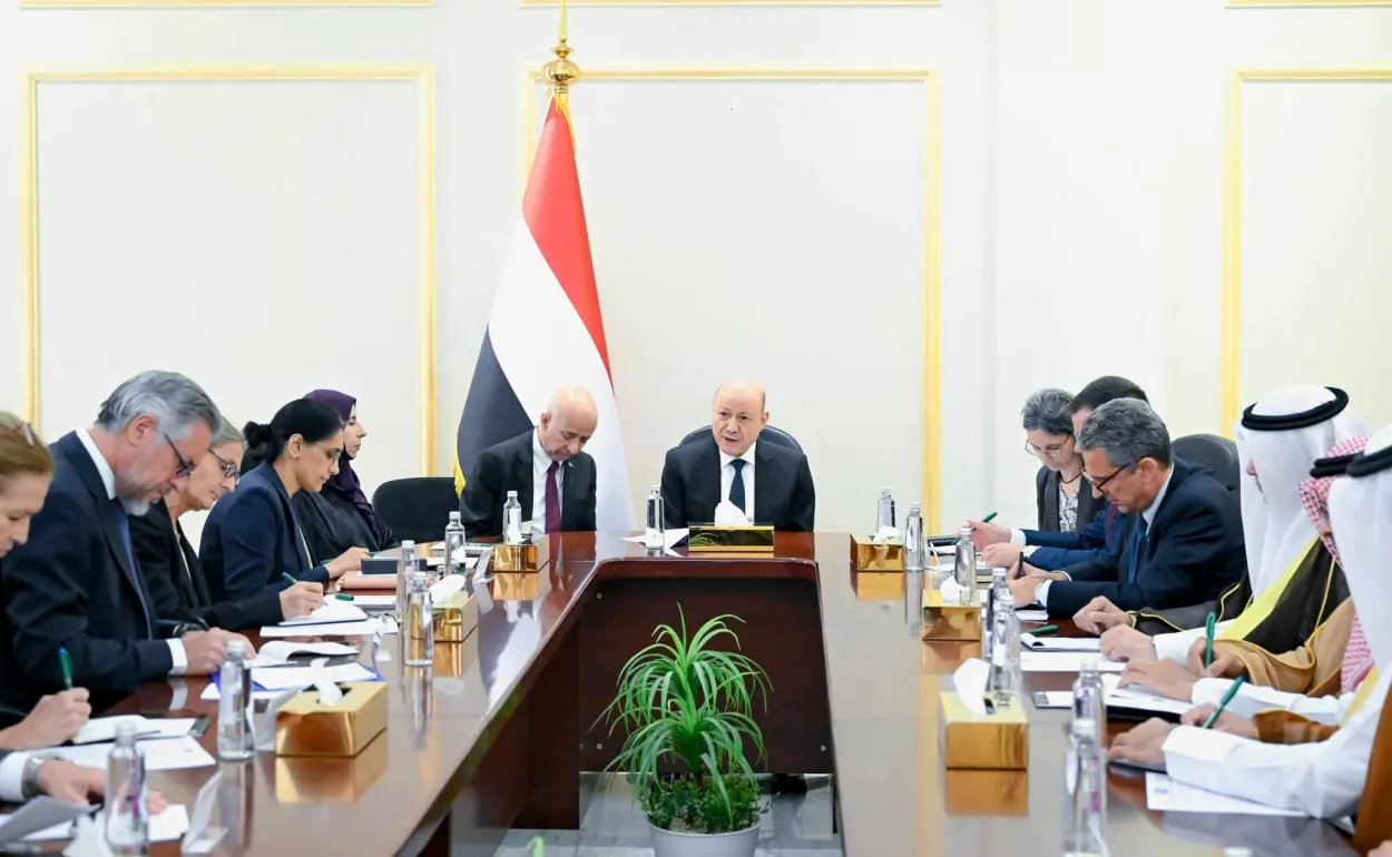 العليمي: الحوثيون اختاروا التصعيد وعلى المجتمع الدولي تحميلهم مسؤولية تداعياته