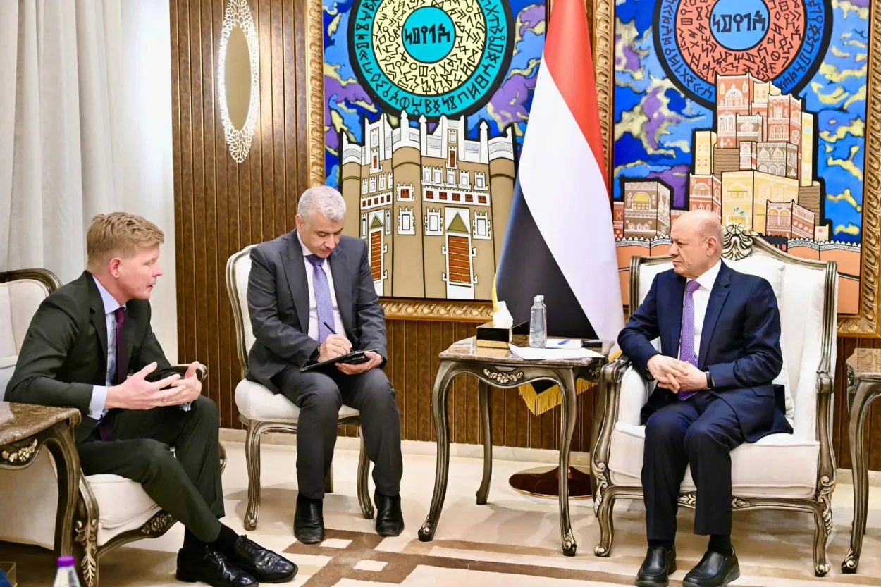 العليمي يؤكد: استعادة مؤسسات الدولة أولوية مستمرة في ظل ارتباط الحوثيين بإيران