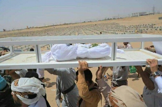 مئات المواطنين يشيعون جثمان الطفلة ليان بمأرب