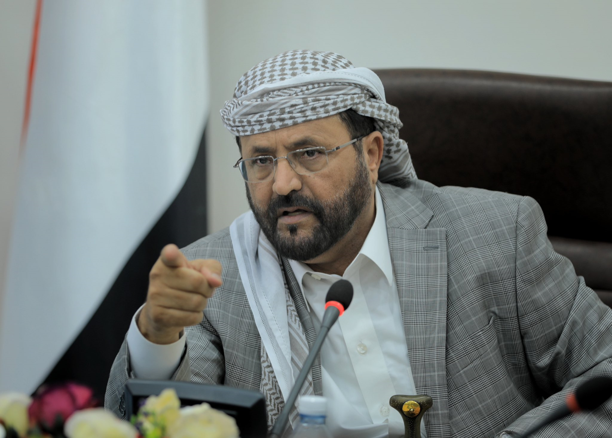 مبادرات فتح الطرق تكسر نسق التصعيد الميداني والسياسي في اليمن