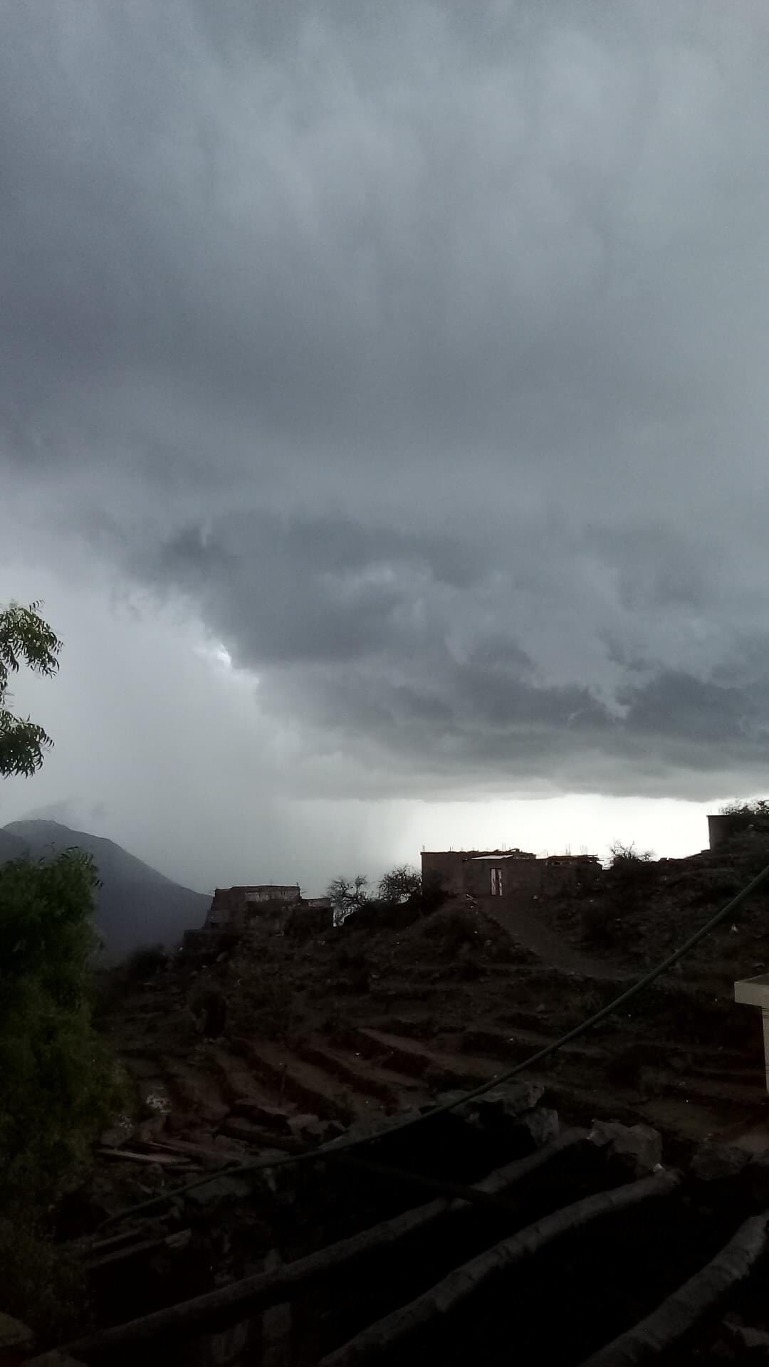 توقعات لأمطار غزيرة قادمة شمال وجنوب اليمن 