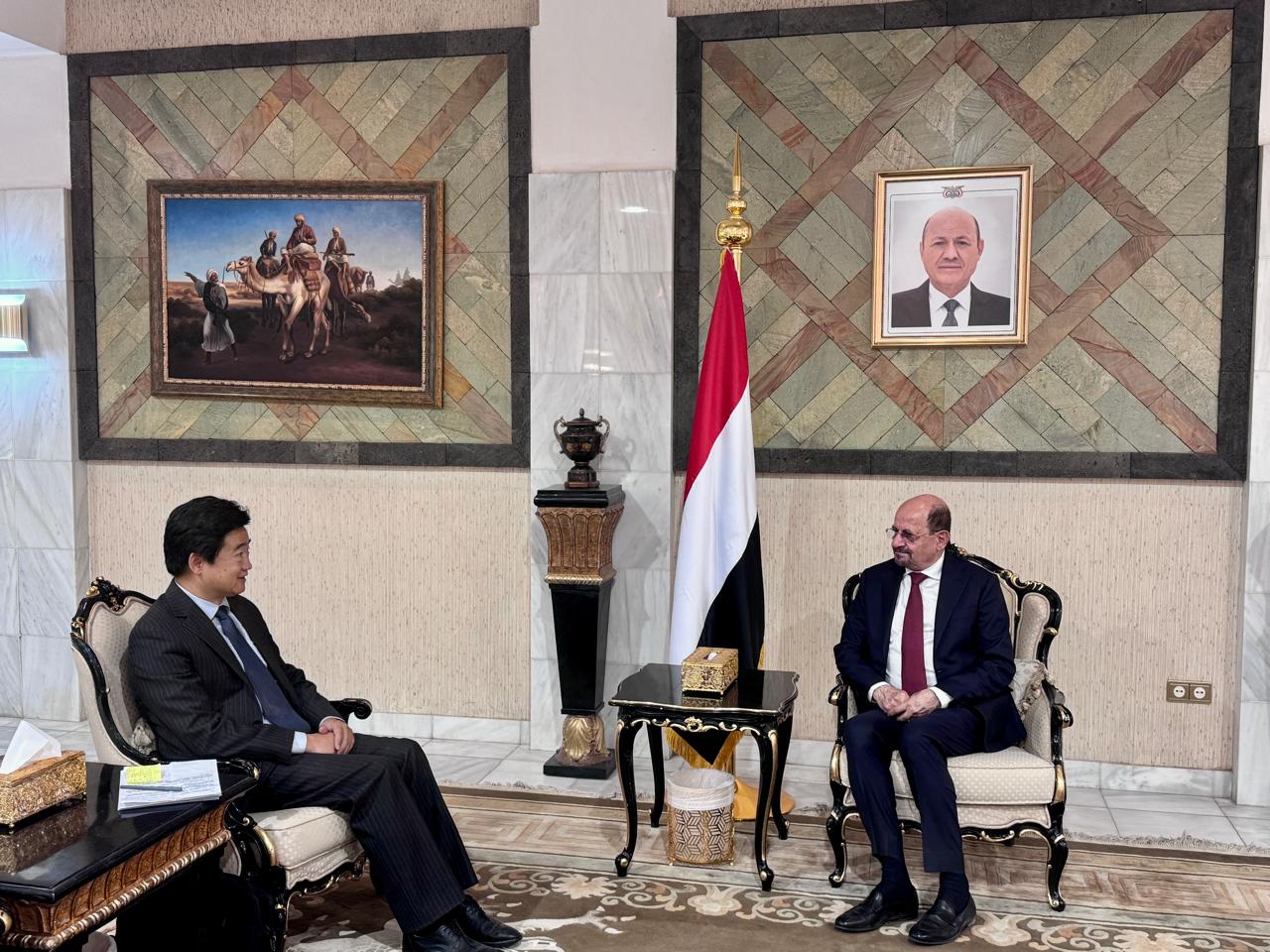 الزنداني يبحث مع الصين تعزيز التعاون التنموي ويتسلّم أوراق اعتماد سفير الفلبين غير المقيم