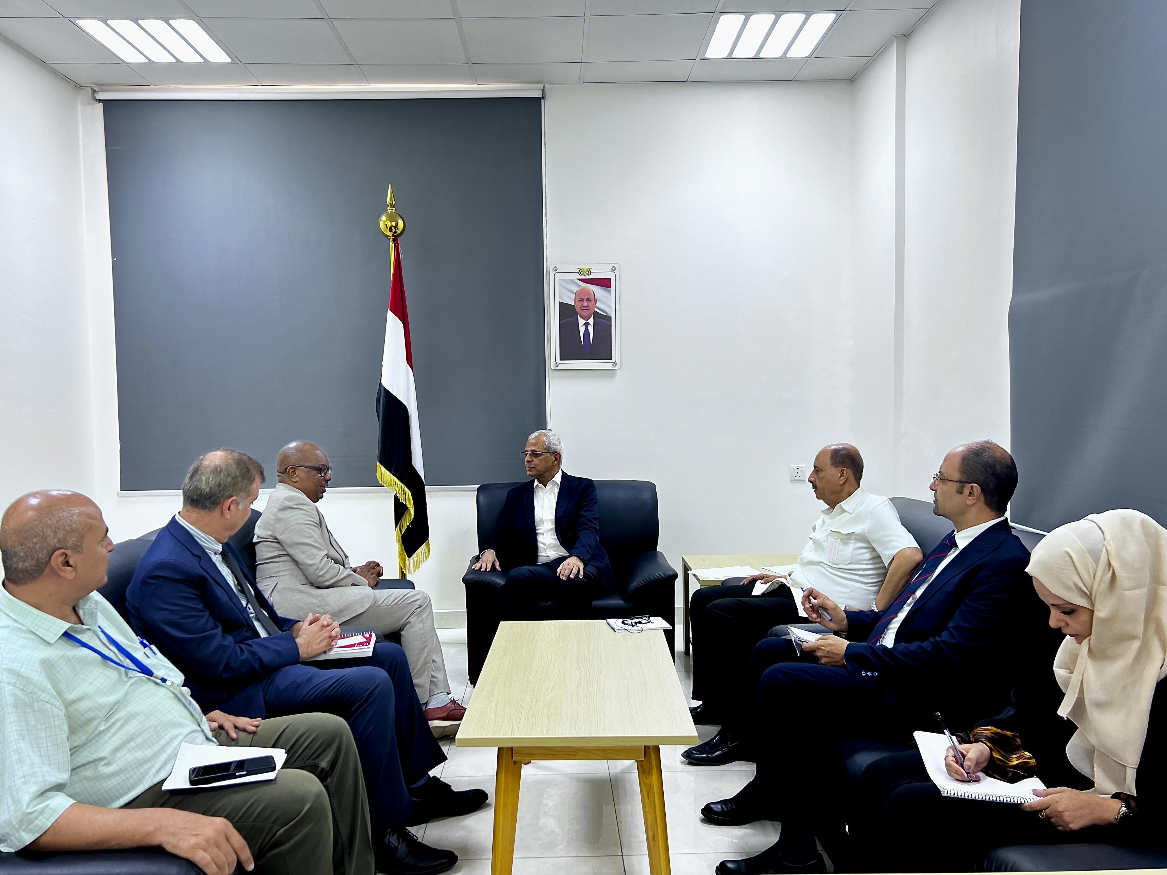 نائب وزير الخارجية يبحث مع ممثل المفوضية السامية جهود تعزيز حقوق الإنسان في اليمن