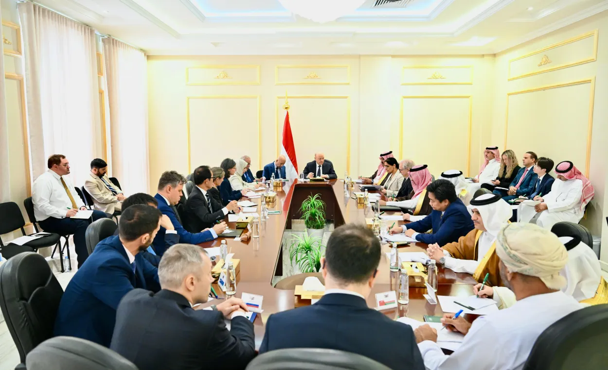العليمي: التصعيد الحوثي اختبار جديد لجدية المجتمع الدولي في حماية فرص السلام