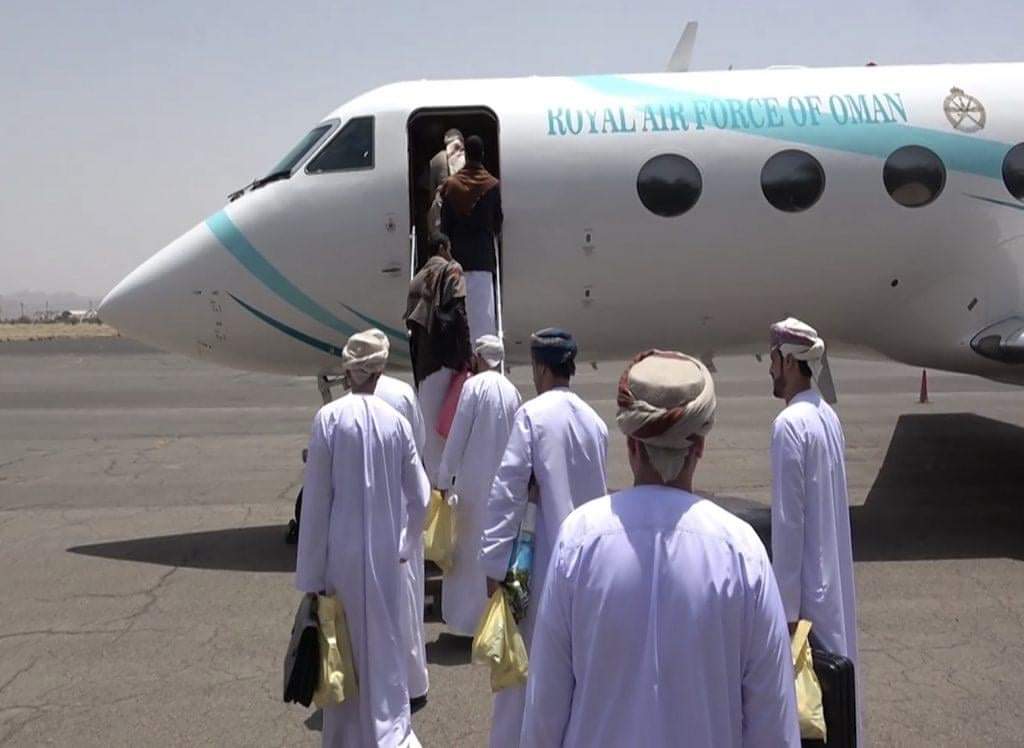 وفد مسقط يغادر  صنعاء دون إحراز تقدم بالمباحثات مع الحوثيين حول وقف إطلاق النار