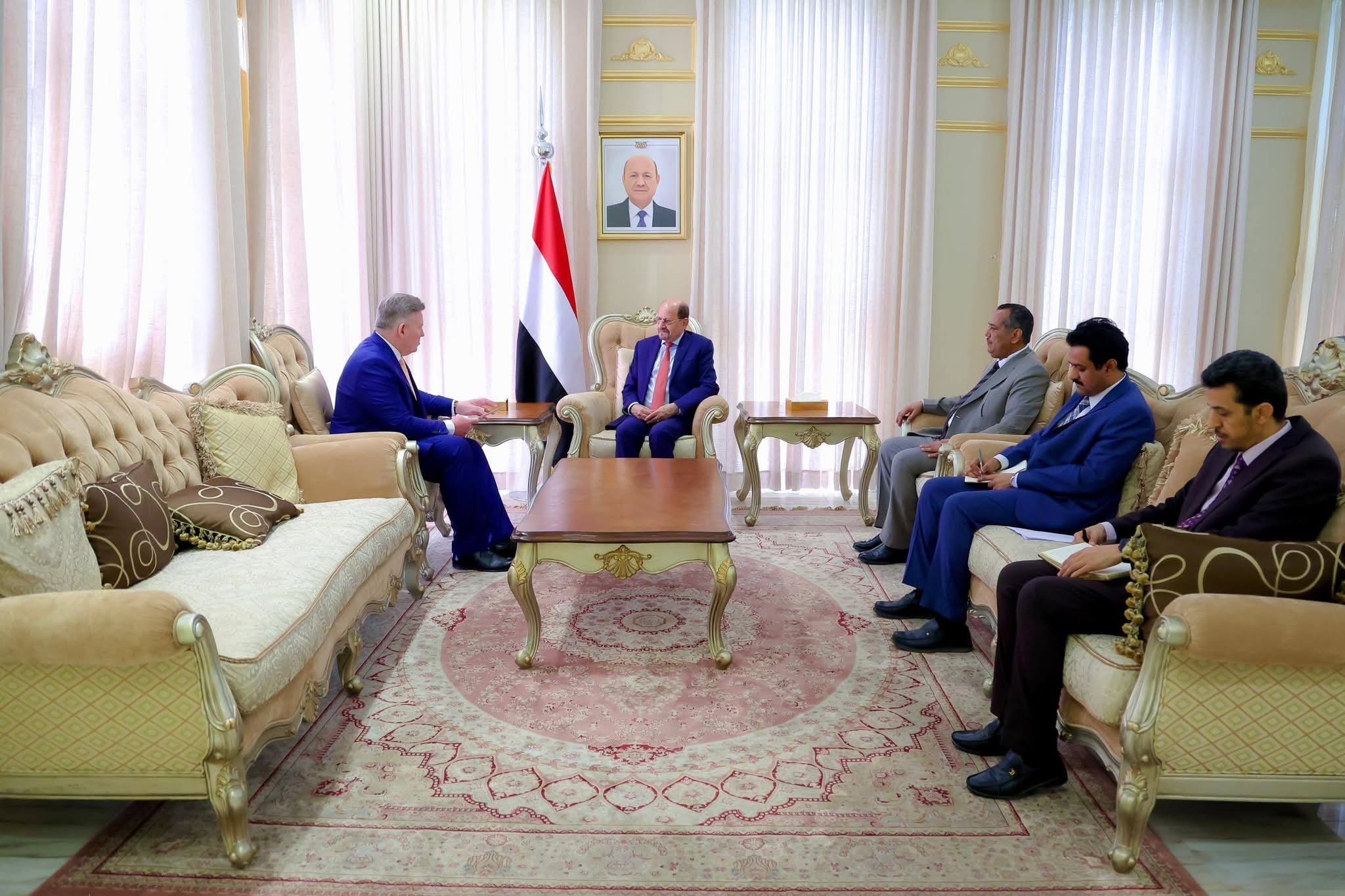 رسالة تهنئة من رئيس وزراء بولندا للحكومة الجديدة وتأكيد على تعزيز التعاون مع اليمن