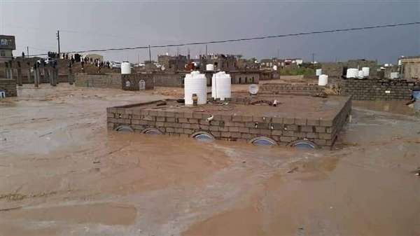 توقعات باستمرار هطول الأمطار وتحذيرات من تدفق السيول في معظم مناطق اليمن