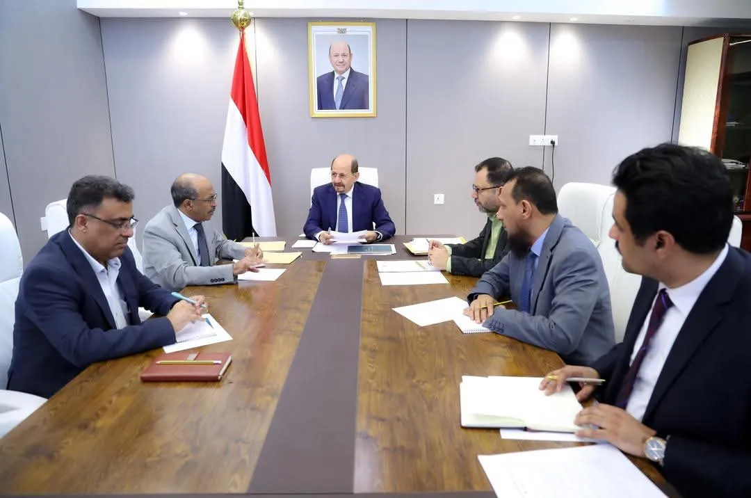 اجتماع حكومي يبحث حلولاً عاجلة لأزمات الكهرباء والوقود ويقر إجراءات تنفيذية