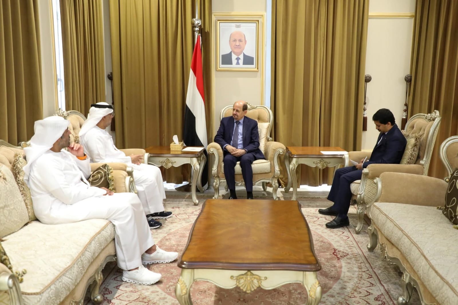 الزنداني يبحث مع سفيري الإمارات والصين تعزيز العلاقات الثنائية ودعم جهود الاستقرار باليمن