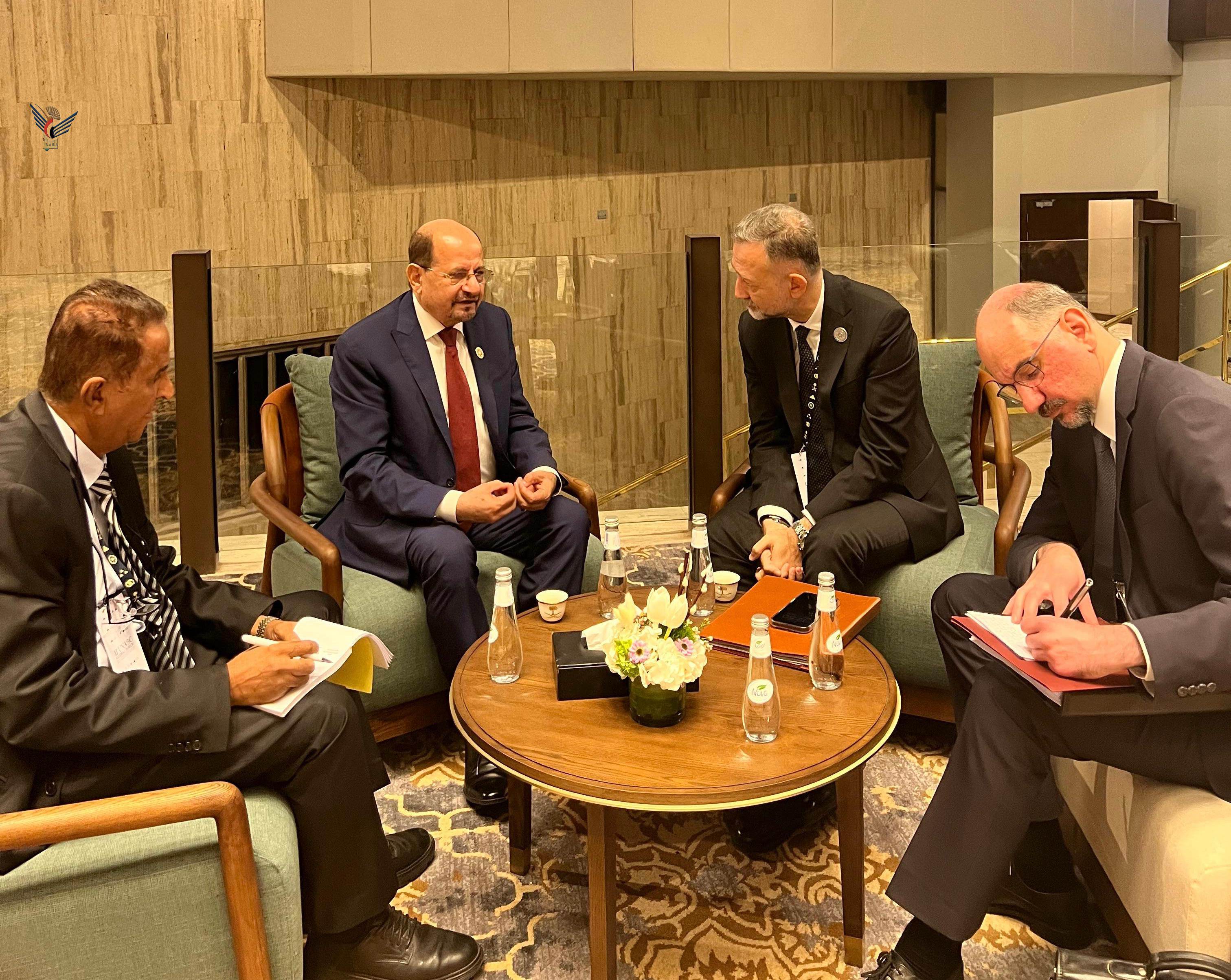 الزنداني يبحث تعزيز العلاقات مع تركيا والنمسا وليبيا على هامش منتدى تحالف الحضارات بالرياض