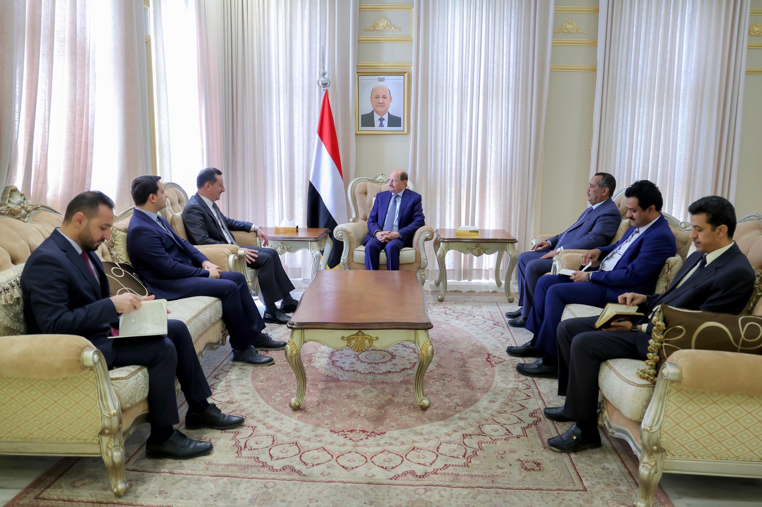 تحركات دبلوماسية مكثفة لرئيس الحكومة الدكتور الزنداني لتعزيز الدعم الدولي والإقليمي