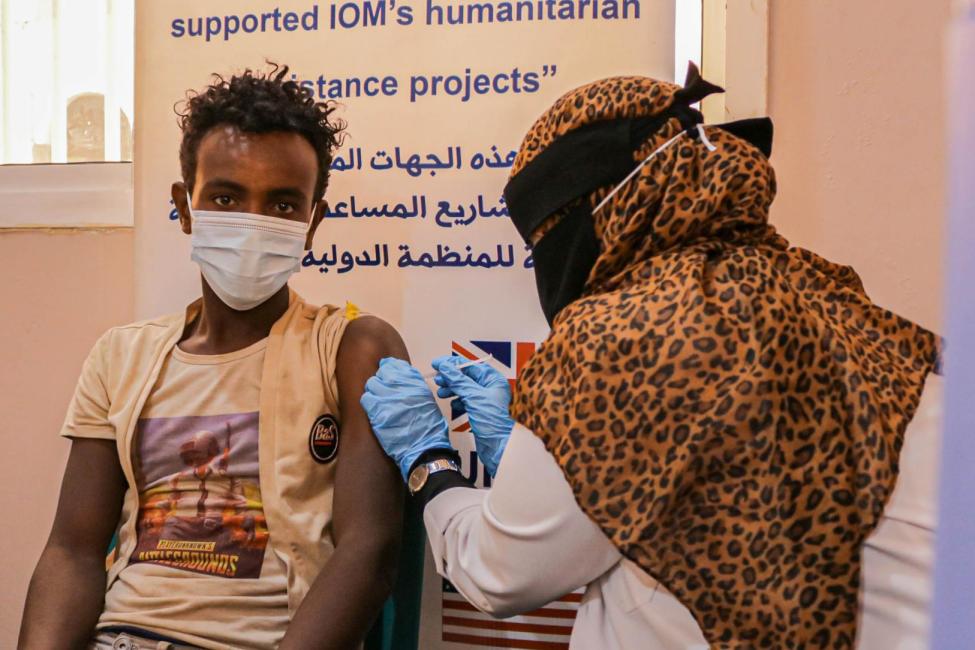 تدشين حملة تطعيم ضد كورونا للمهاجرين إلى اليمن 