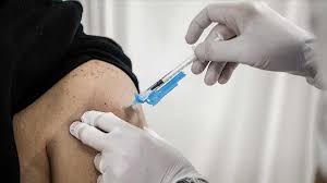 الصحة بتعز: تمديد ثلاث أيام إضافية للتطعيم ضد فيروس كورونا 