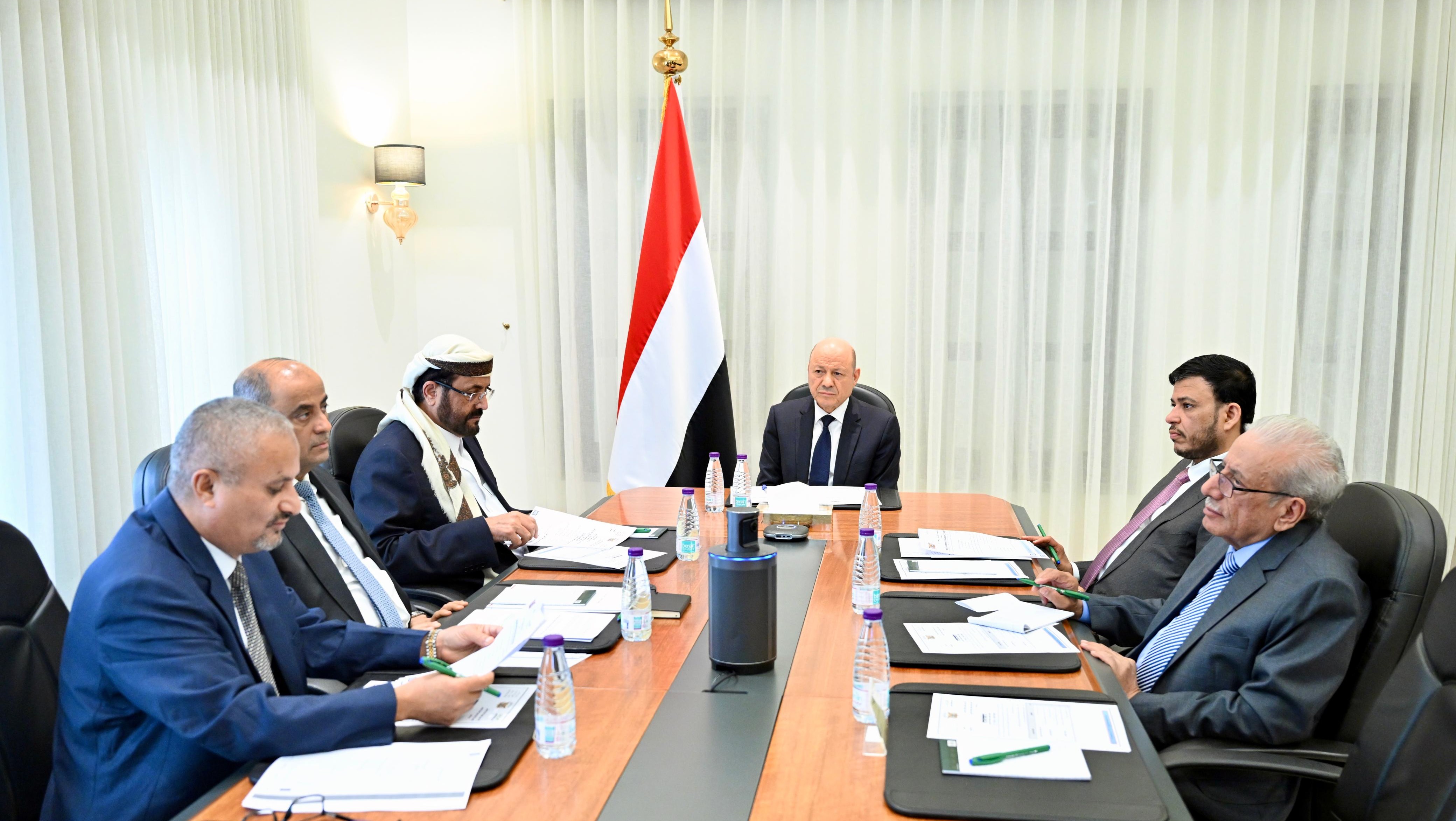 مجلس القيادة يرحب بتجديد العقوبات على الحوثيين ويشيد بدعم السعودية والإمارات للإصلاحات