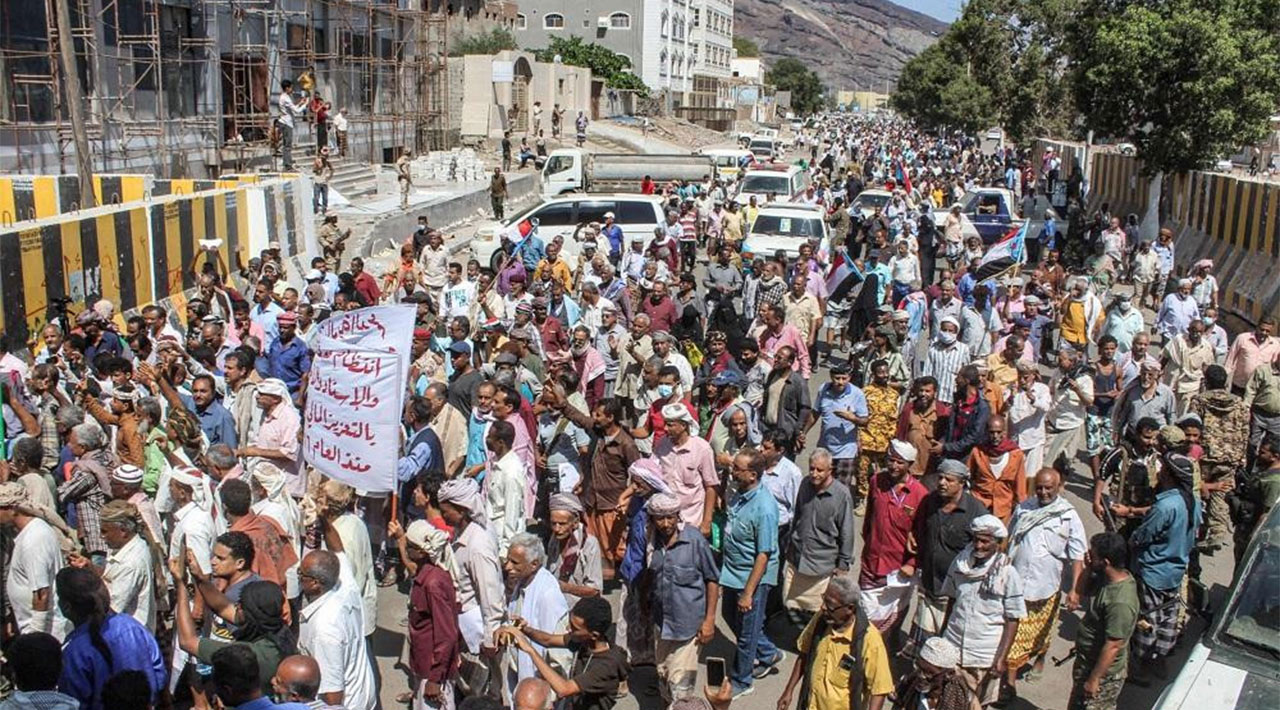 اقتحام متظاهرين لقصر معاشيق في عدن