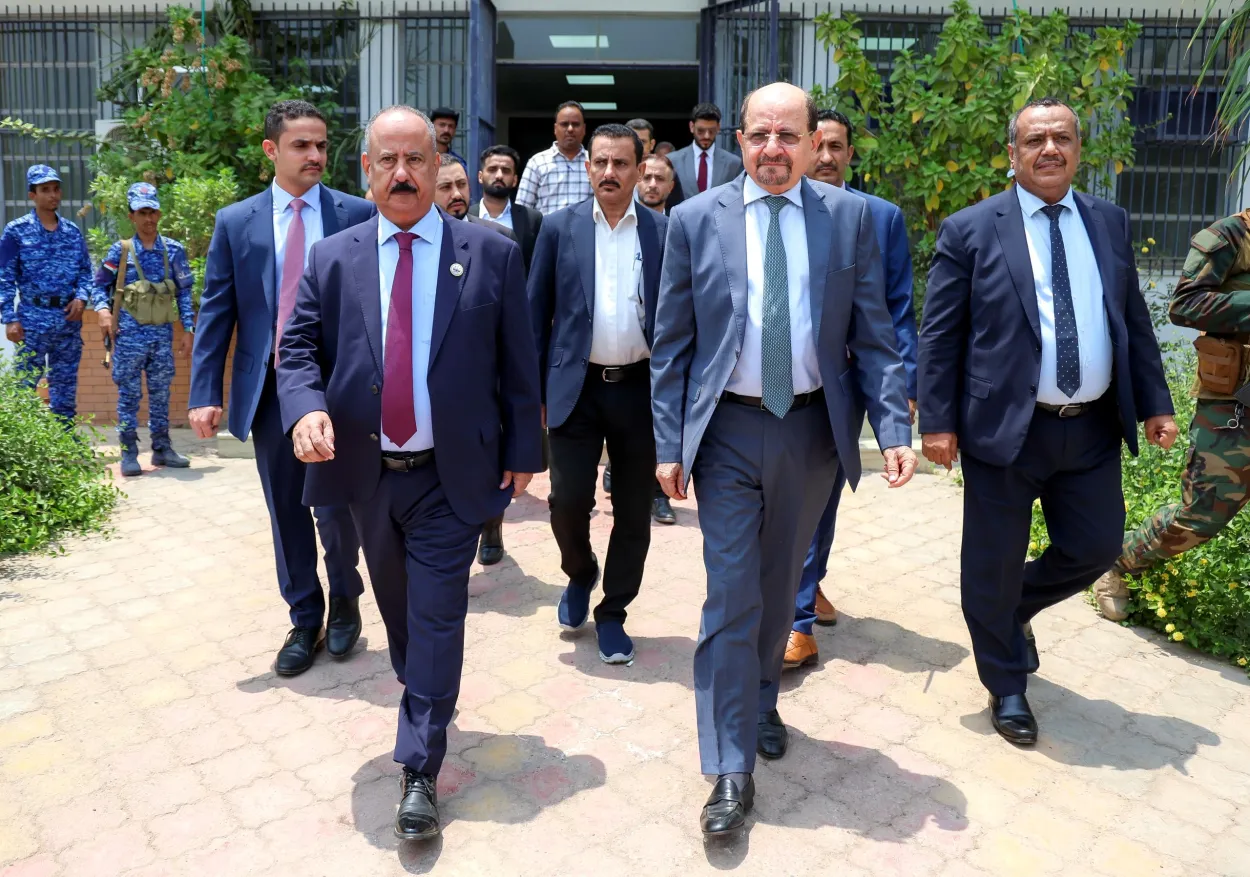 رئيس الوزراء الدكتور الزنداني يشدد على حماية قطاع النقل واستعادة مكانة ميناء عدن