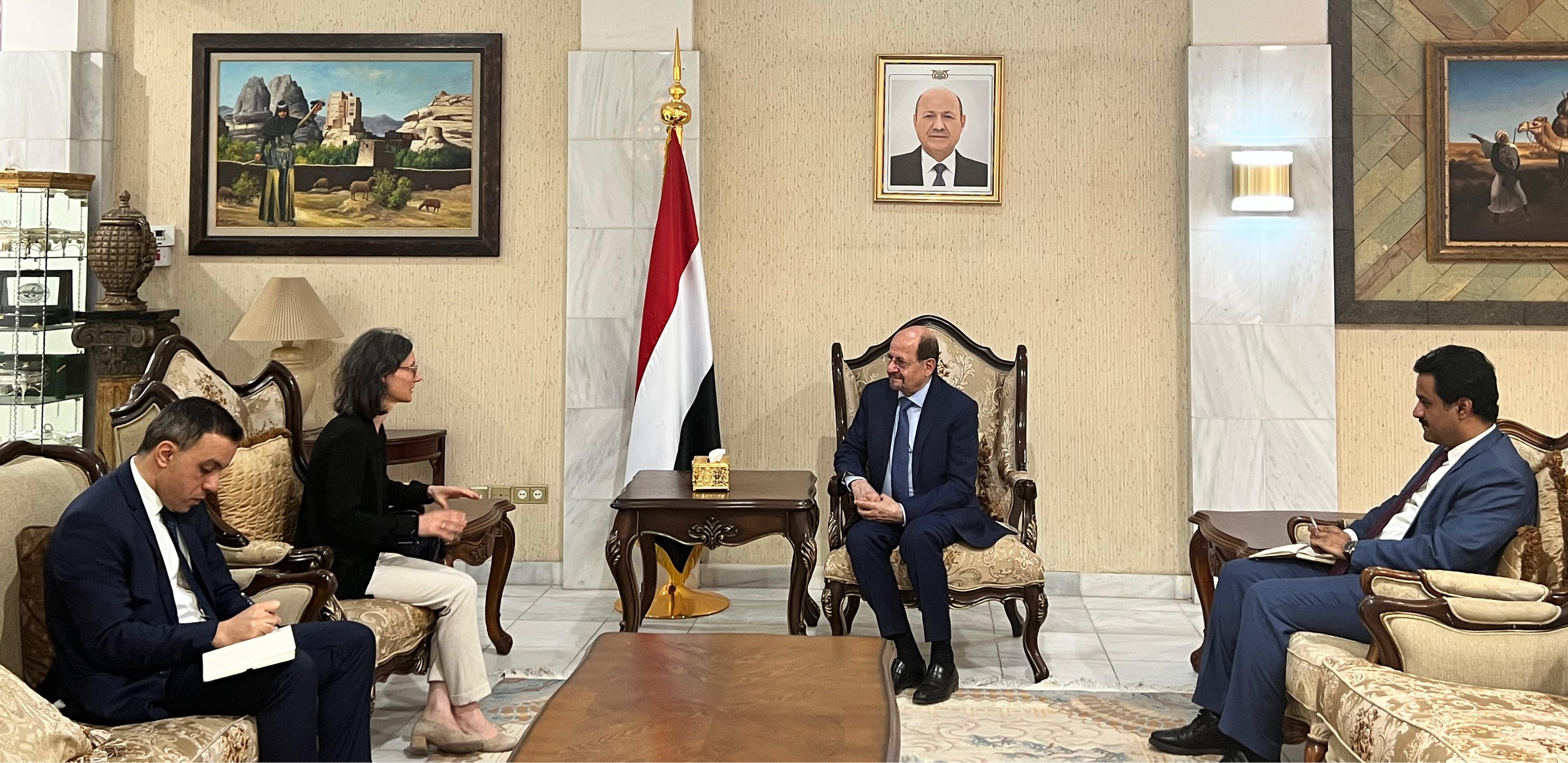 الزنداني يبحث مع السفيرة الفرنسية دعم السلام والإصلاحات الاقتصادية