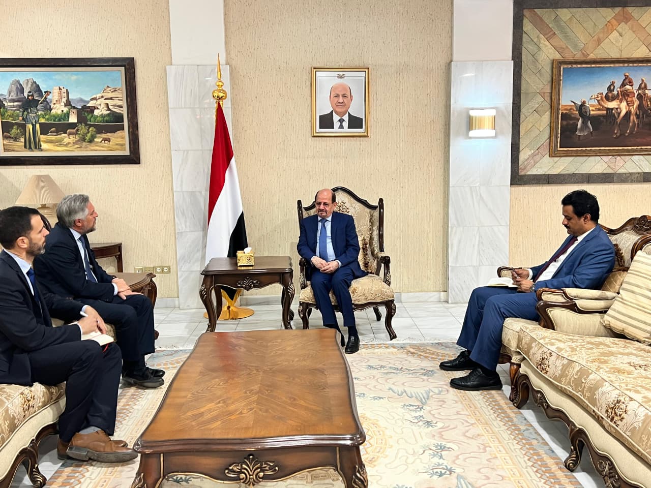 الزنداني يبحث مع سفراء الاتحاد الأوروبي وكوريا تعزيز الدعم والسلام في اليمن