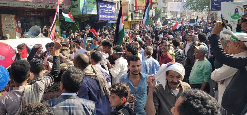 مسيرة في تعز تضامنا مع غزة