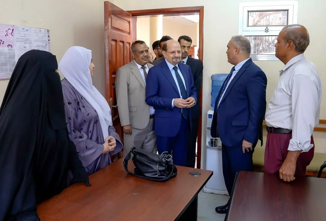 الزنداني يزور التربية ويوجه باستيعاب النازحين ويلتقي محافظ البيضاء لبحث تطورات الجبهات 