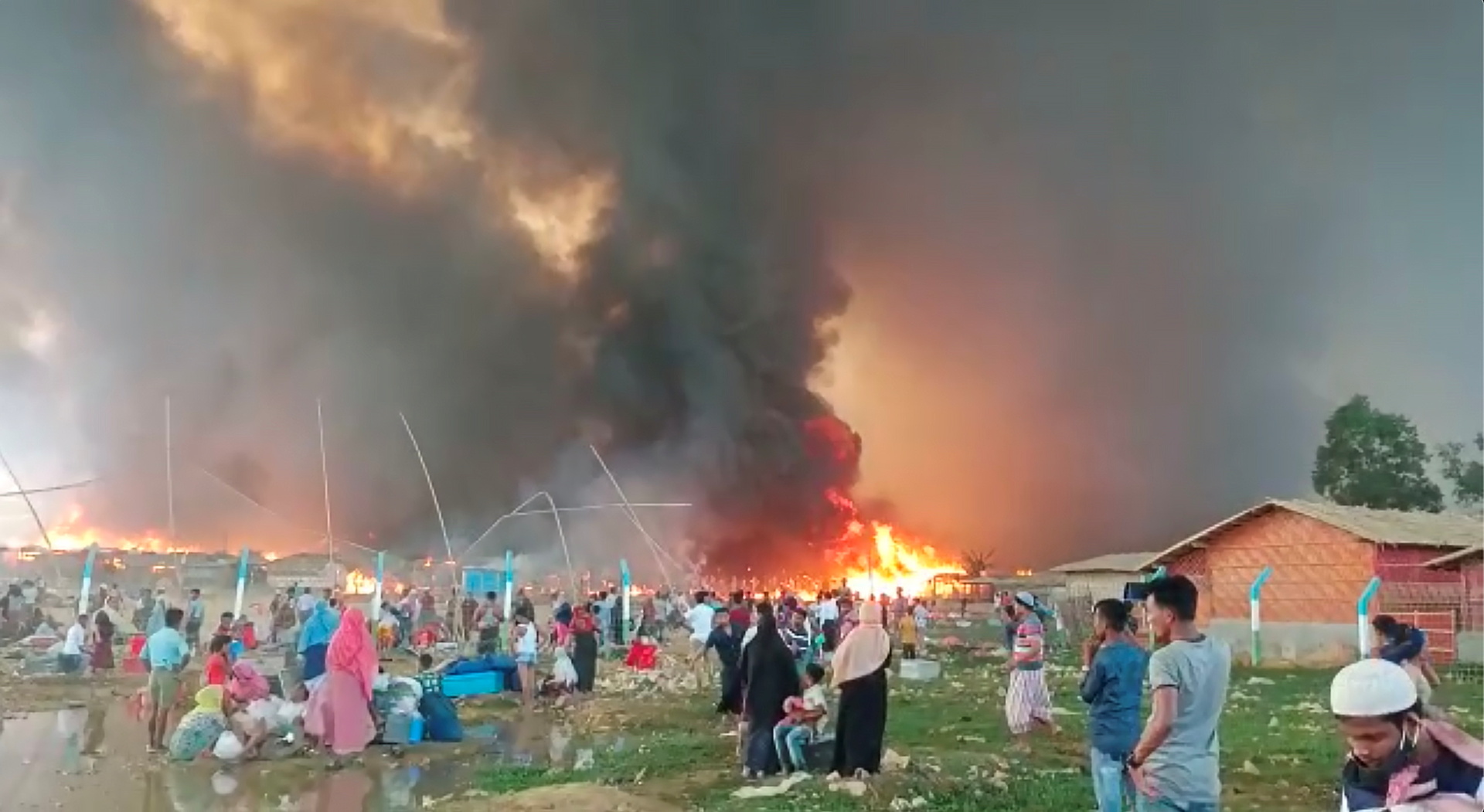 حريق في مخيم للروهينجا ببنجلاديش 