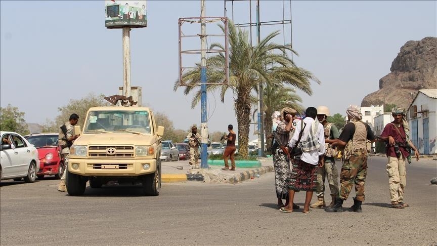 وزير يمني سابق: وفد التحالف العربي يصل إلى سقطرى الواقعة تحت سيطرة القوات الانفصالية