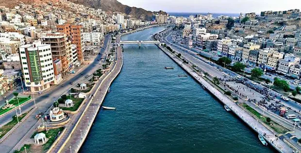 المحكمة التجارية بالمكلا تفسخ عقد كورنيش المكلا ومطالبات بمراجعة عقود مماثلة في عدن