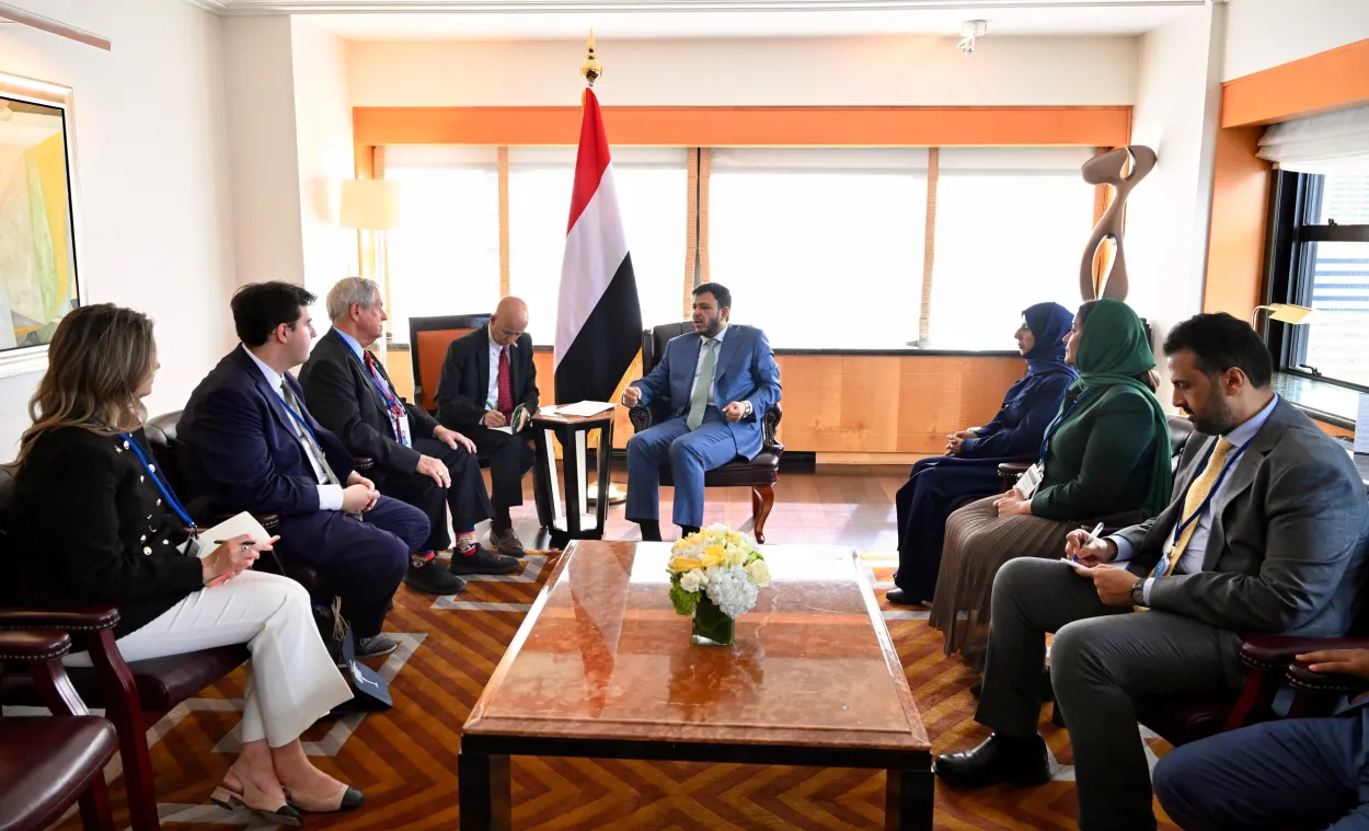 العليمي باوزير يجري مباحثات رفيعة المستوى في واشنطن لدعم أمن الملاحة واقتصاد اليمن