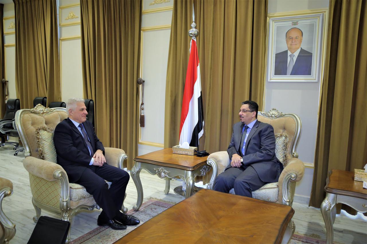 أحمد عوض بن مبارك مع السفير الروسي لدى اليمن فلاديمير ديدوشكين