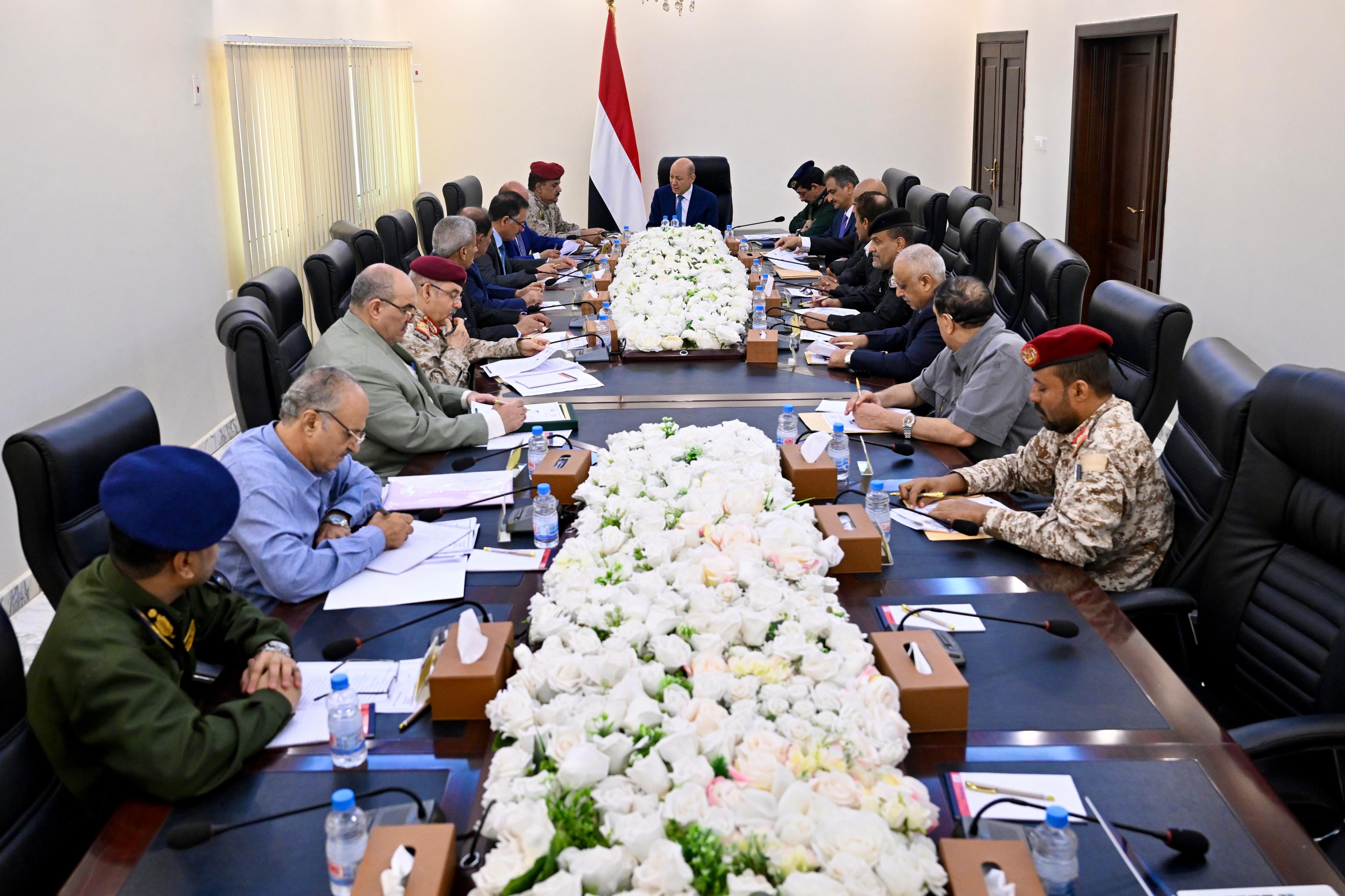 الرئيس العليمي يعقد اجتماعا أمنيا موسعا لمتابعة مستجدات أوضاع المحافظات المحررة